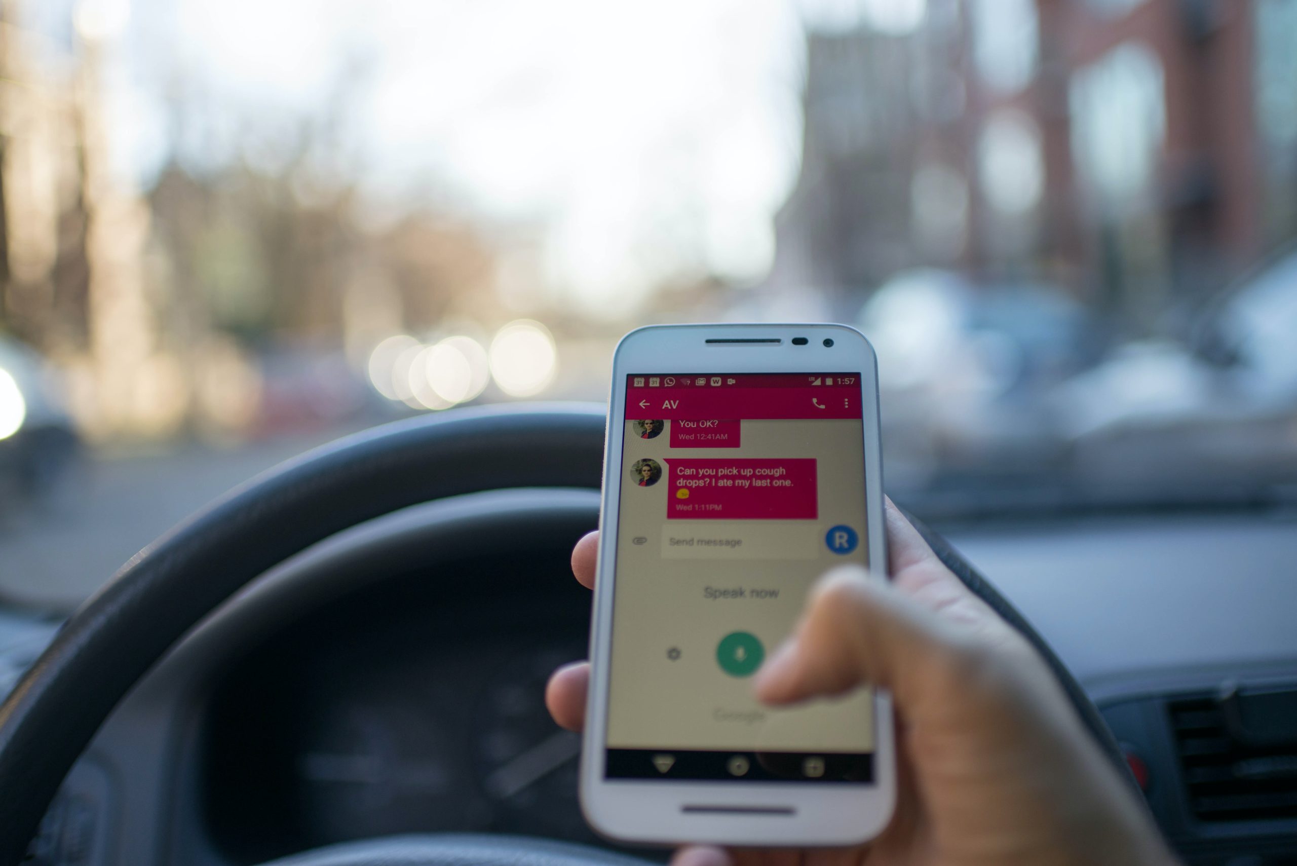 GSM-gebruik achter het stuur vanaf nu strenger bestraft!